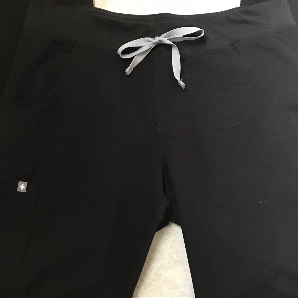 Wear FIGS Livingston Petite Black Scrub Bottoms
